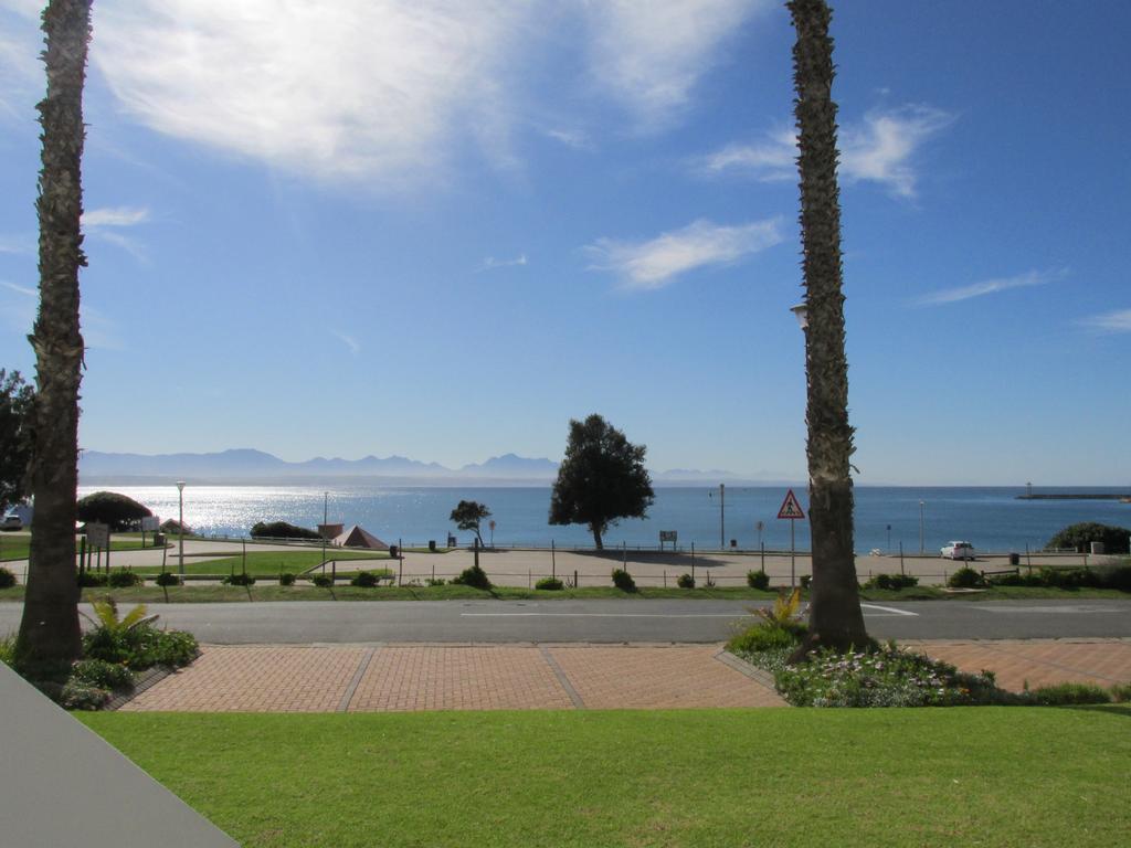 Point Village Accommodation - Santos 7 Mossel Bay Zewnętrze zdjęcie
